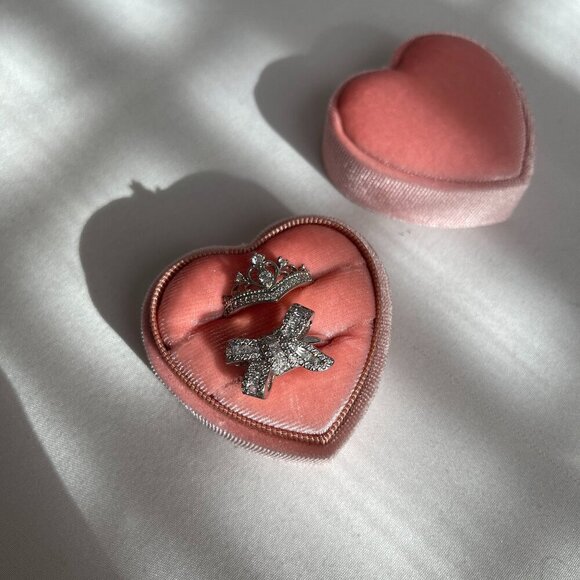 Jewelry - 2 set rings